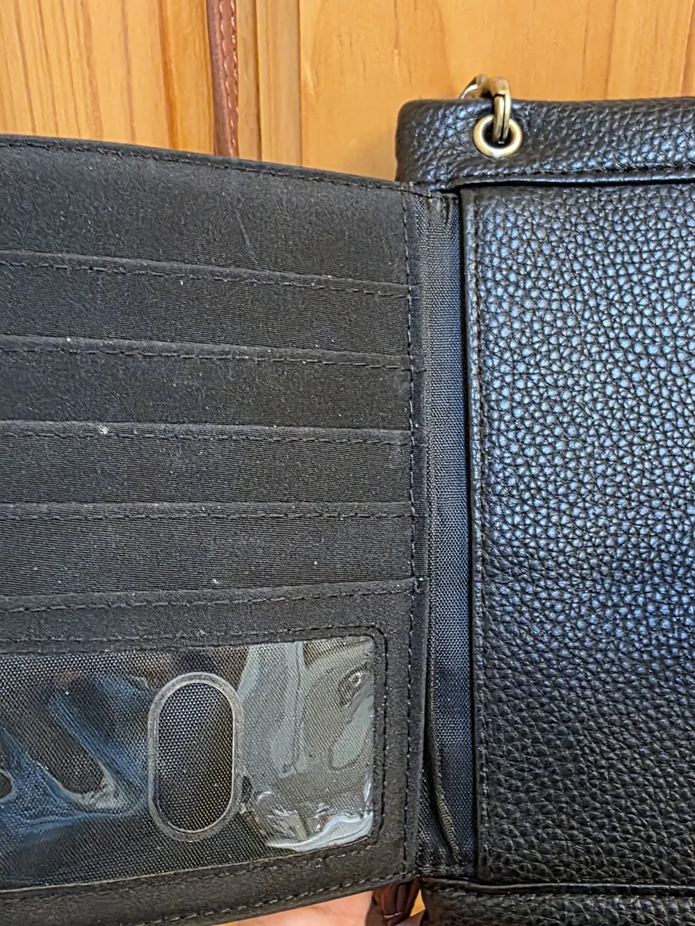 St. Johns Bay compact black